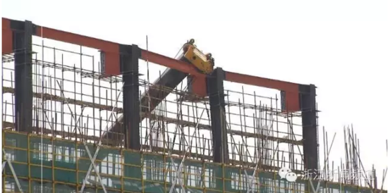 五一假期，杭州一工地的起重機(jī)吊機(jī)倒塌，造成1人重傷，3人輕傷